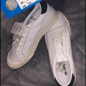 Women’s Addis’s Evelyn shoes, NEW